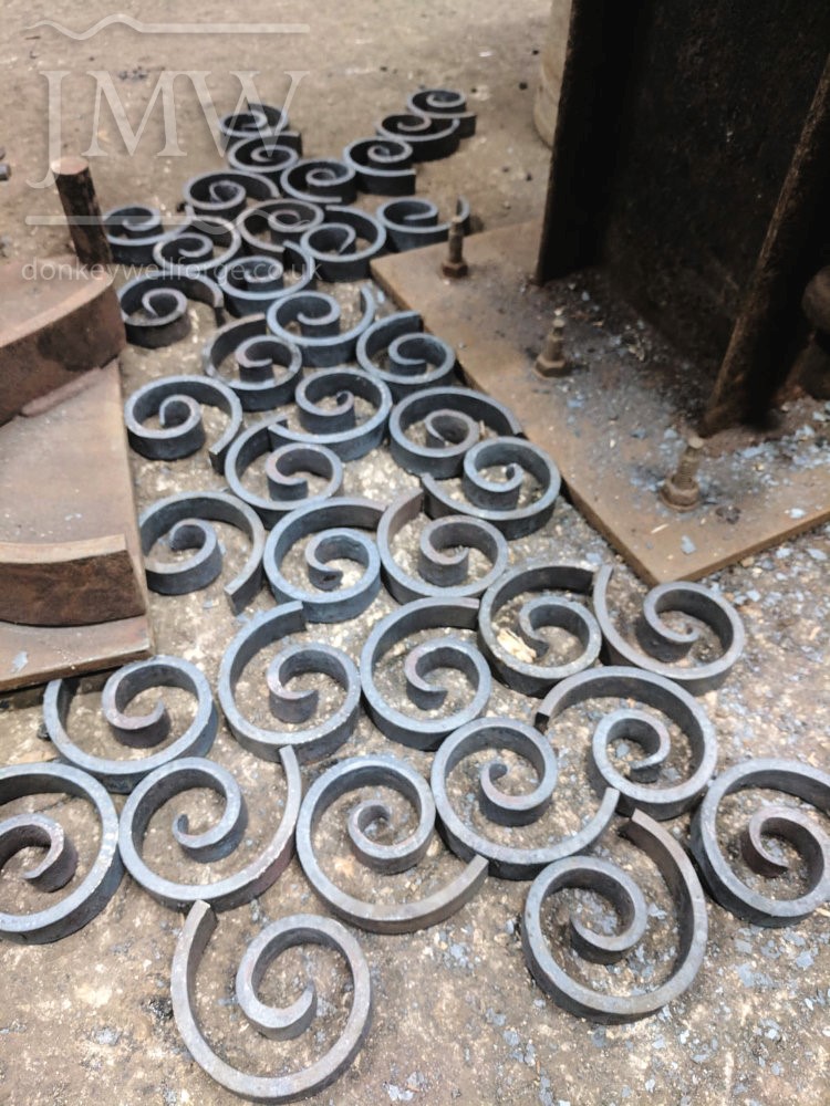 making-scrolls-donkeywell-forge-blacksmith-gloucestershire