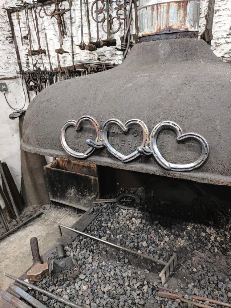 making-iron-horseshoe-heart-hook-blacksmith-gloucestershire
