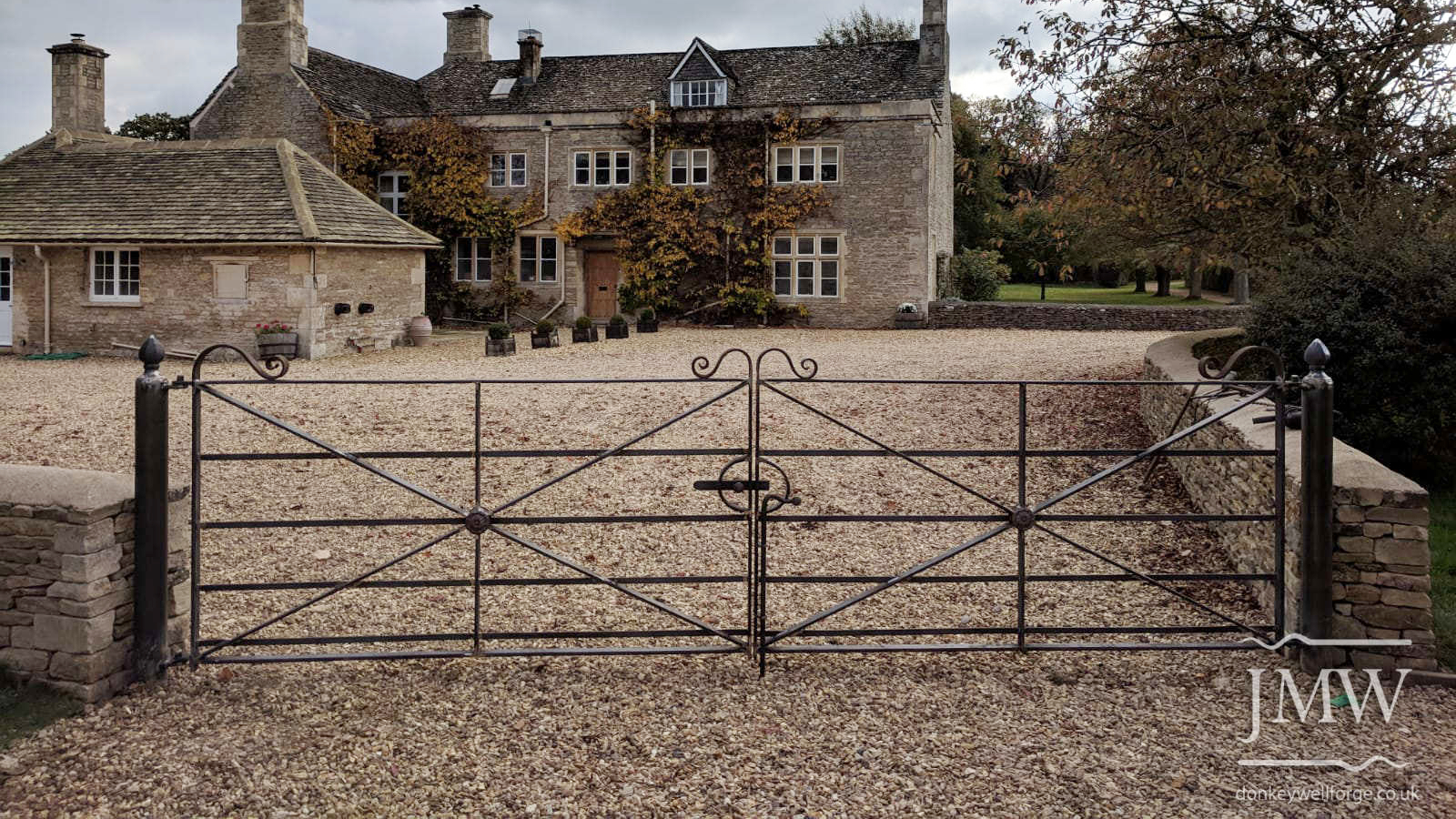 gate-country-house-cotswolds-donkeywell-forge