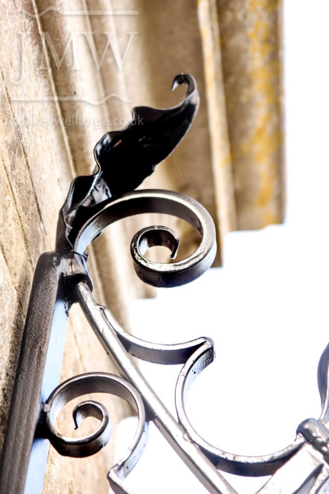 ironwork-ornate-cotswold-railing-country-estate-forged-leaf-detail-donkeywell-forge