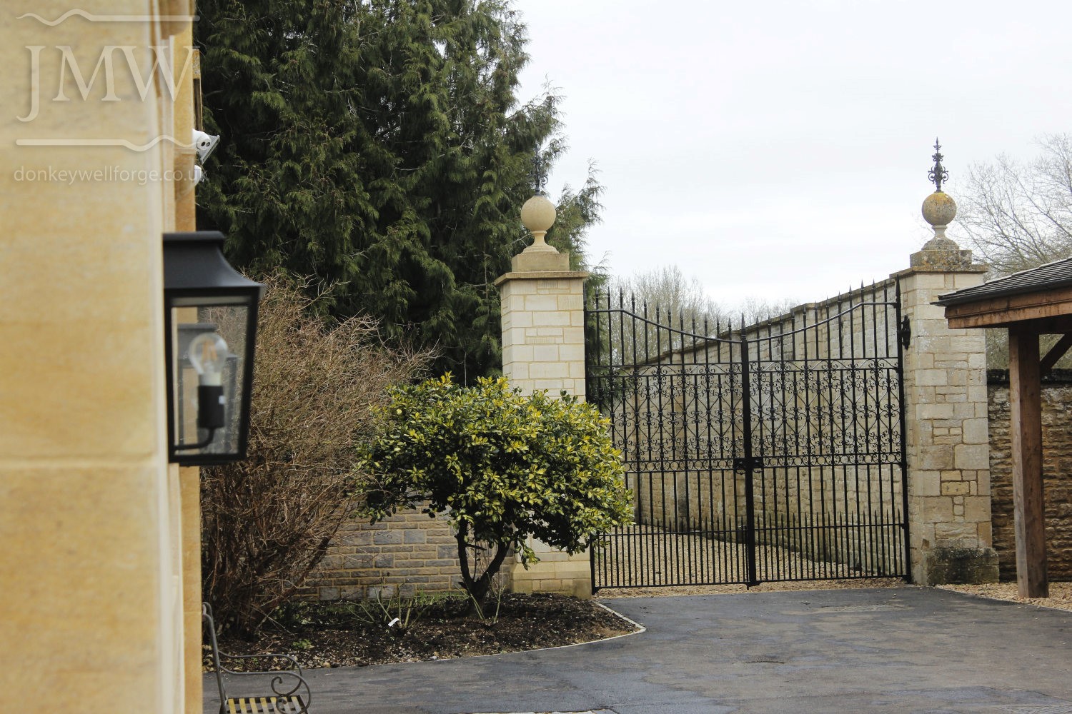 country-estate-garden-gates-scrolls-ornamental-ironwork-forge-cotswolds-donkeywell-forge