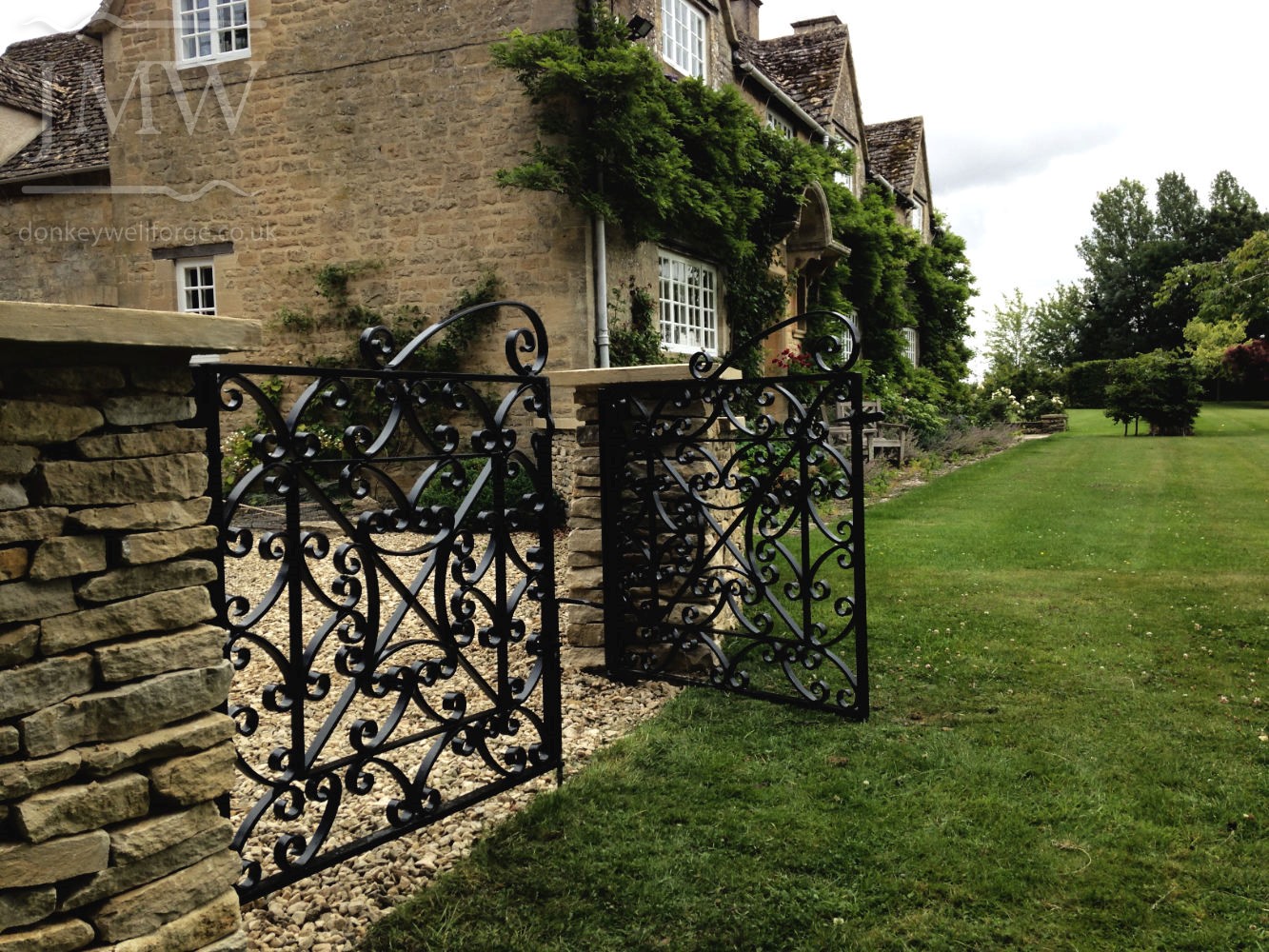 manor-gates-cotswolds-ornate-iron-donkeywell-forge