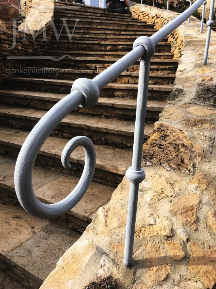 handrail-iron-detail-cotswolds