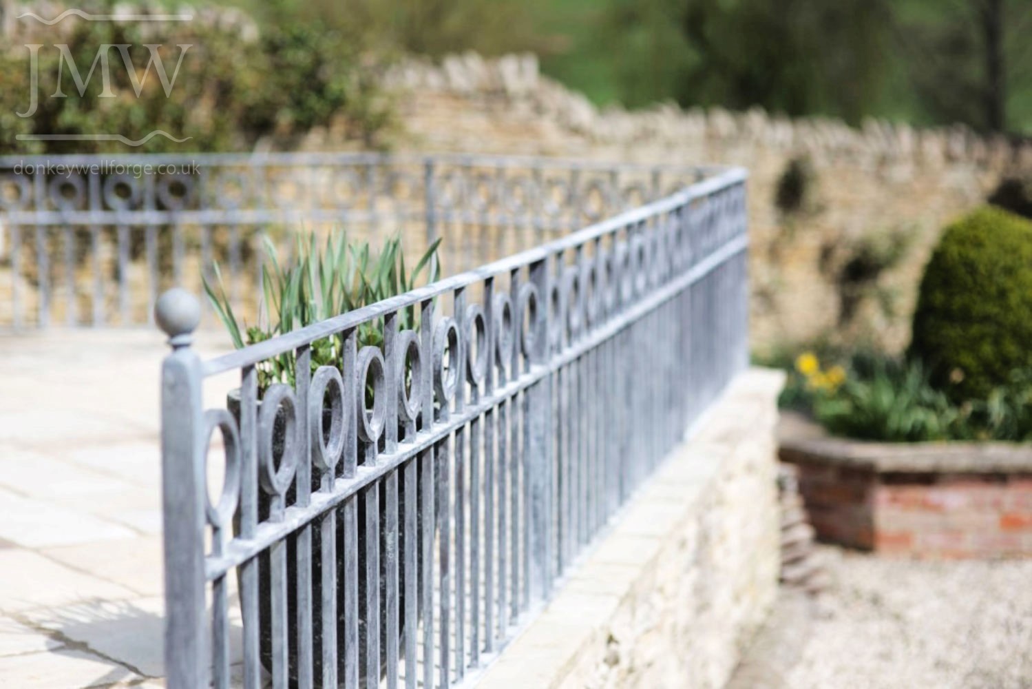 iron-railings-patio-zinc-lead-finish-cotswold-donkeywell-forge