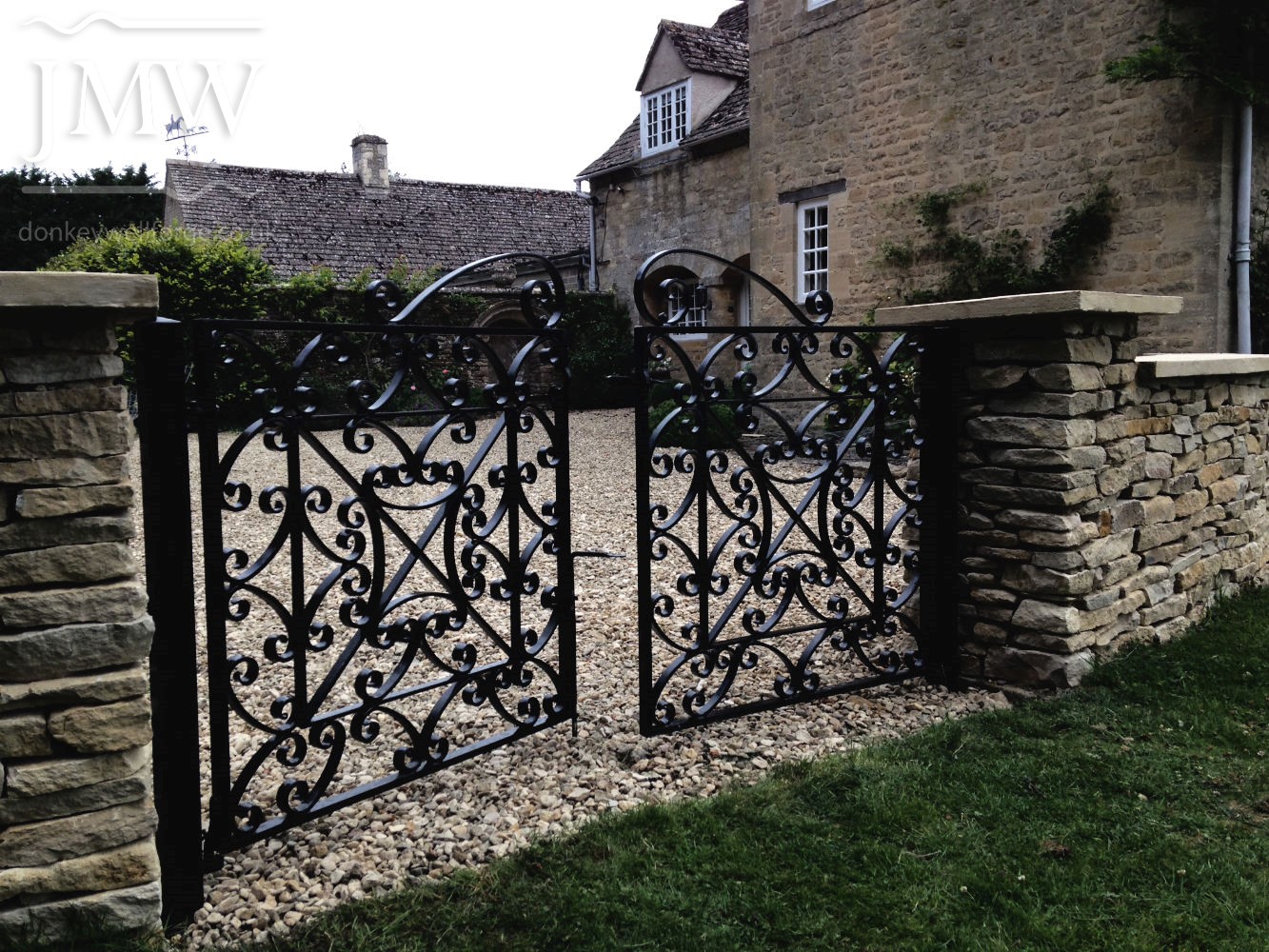 manor-gates-cotswolds-ornate-iron
