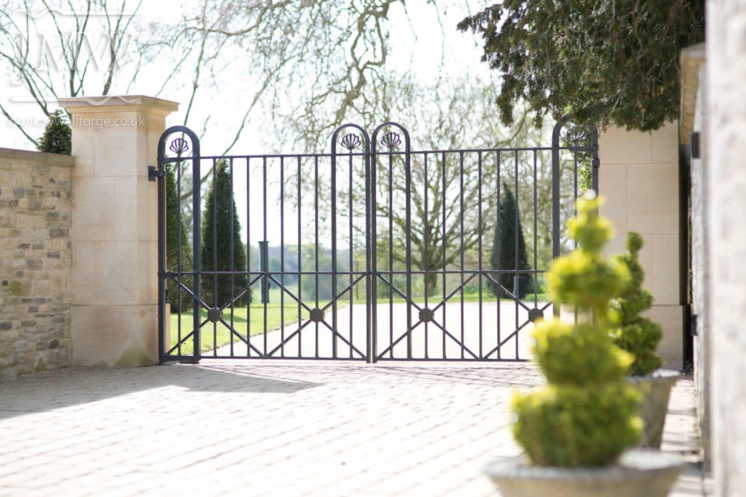wrought-country-estate-gates-iron-blacksmith-donkeywell-forge-tennoned-riveted