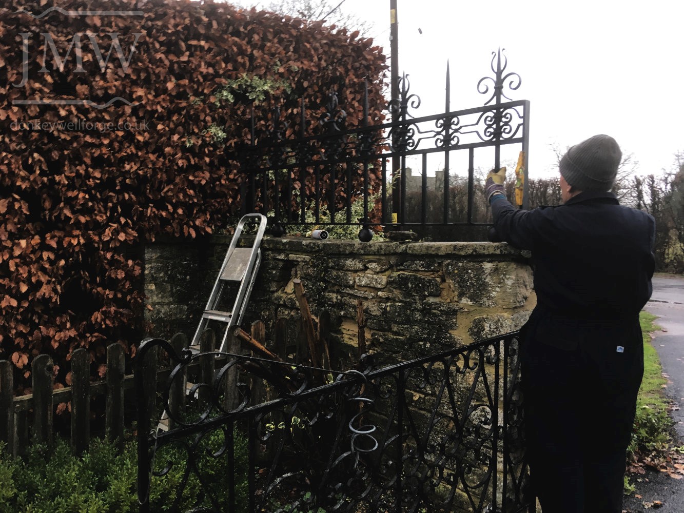 installation-country-estate-ironwork-ornate-cotswold-railings