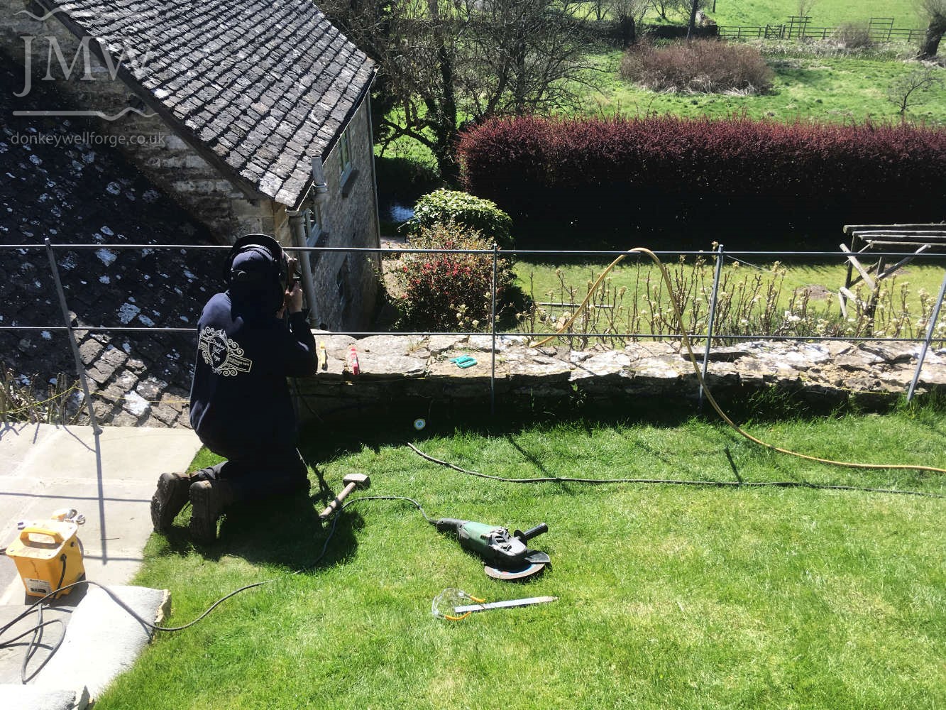installing-cotswold-garden-metalwork-railings-forged