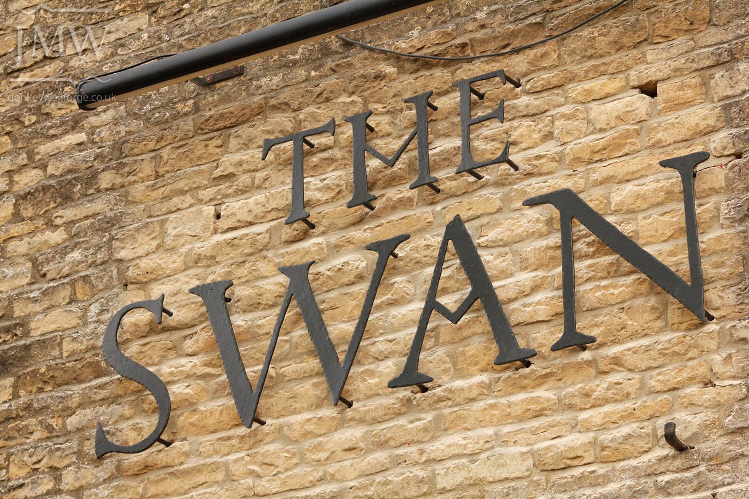 swan-signage-metalwork-cotswolds-pub