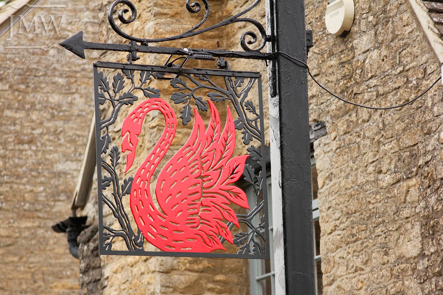 swan-signage-metalwork-cotswolds-pub