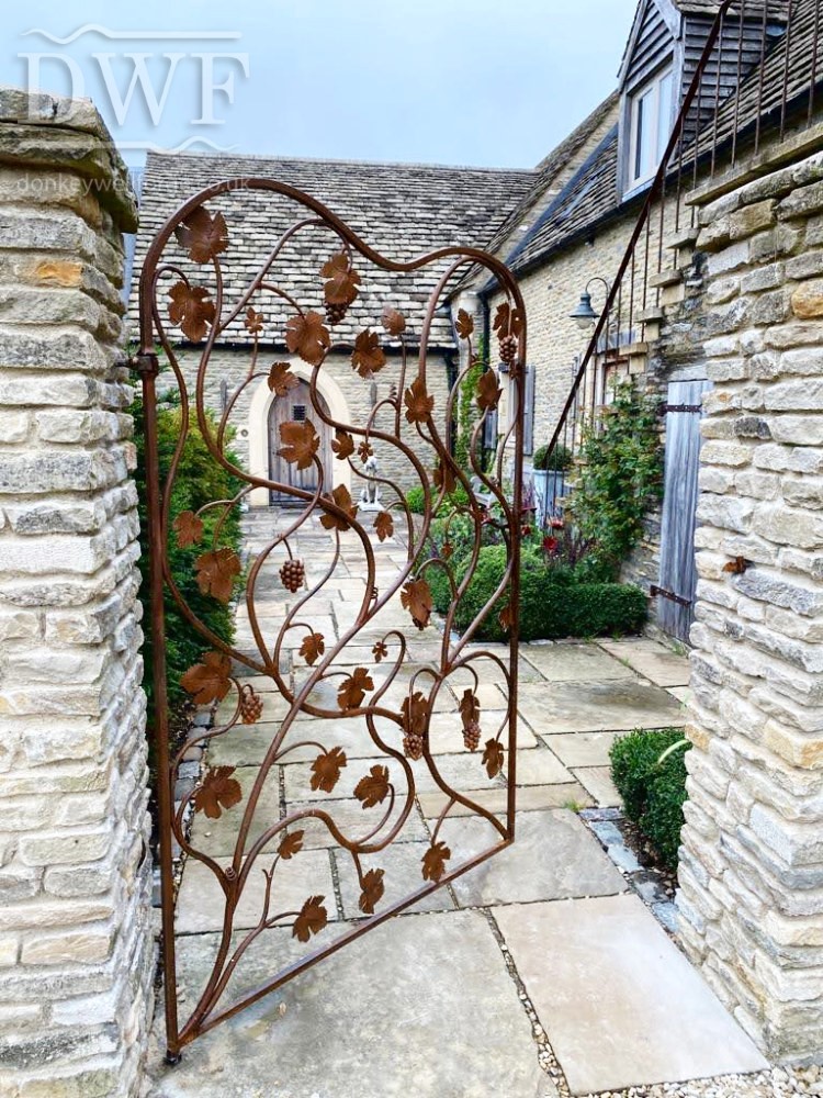 vine-leaf-gate-forged-artistic-ironwork