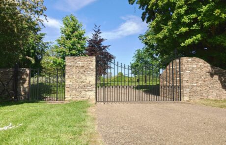 traditional-ornate-decorative-finials-forged-ironwork-gates-donkeywell-forge_render-in-situ