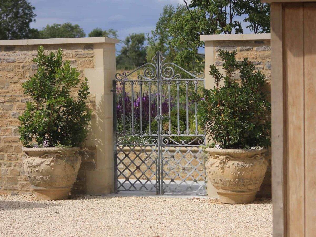 Made to measure metal gates by Donkeywell Forge